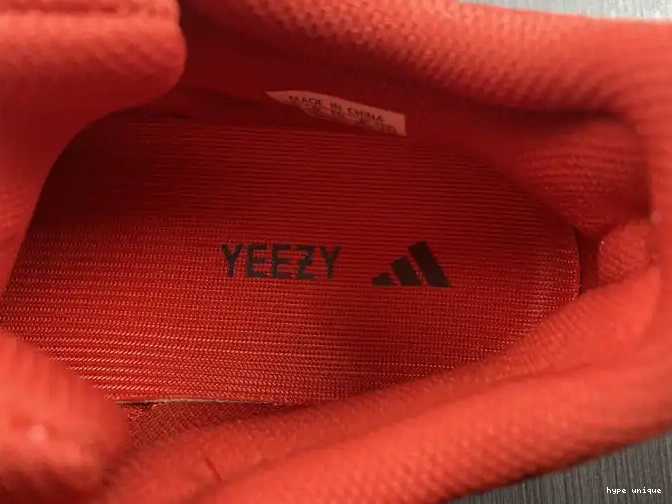 hype HQ6979 Boost Hi-Res 700 Adidas Yeezy Red 0516